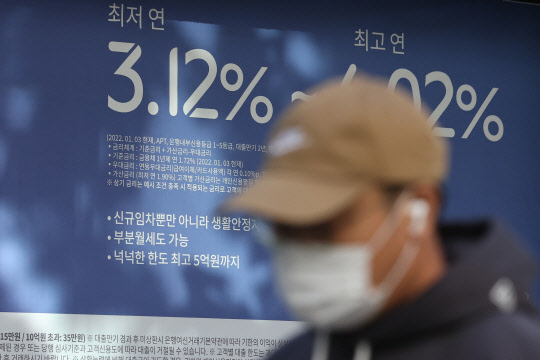 금리인상기 예금금리 상승세가 이어지는 가운데 인터넷전문은행 정기예금 금리도 4%를 훌쩍 넘어섰다. 연합뉴스